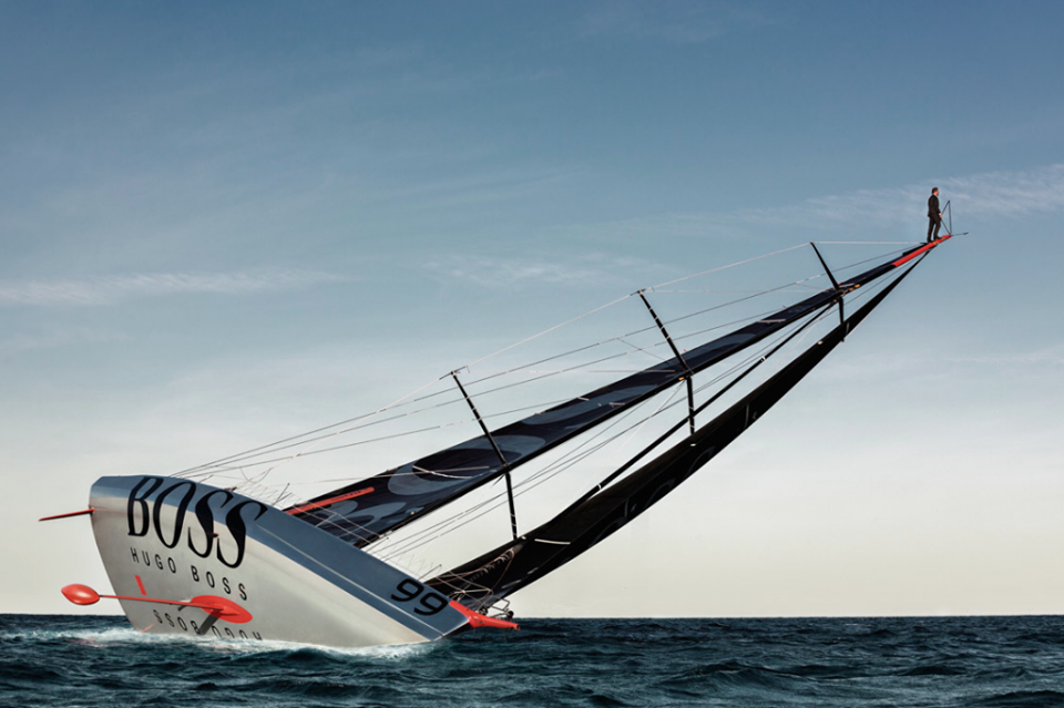L’ultima impresa di Alex Thomson: scalare l’albero di Hugo Boss. VIDEO
