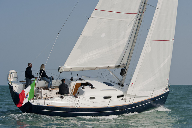 Italia 10.98: l’esordio di Italia Yachts firmato Cossutti