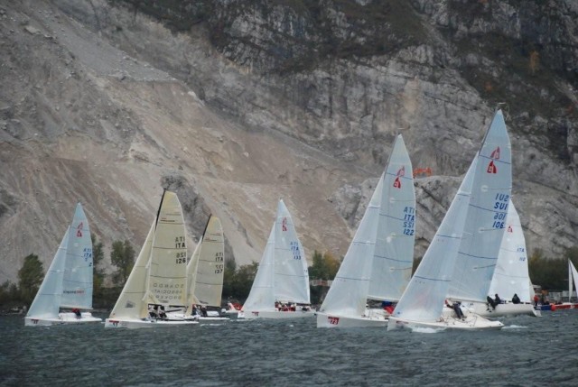 Flotta numerosa e spettacolo per l’Invernale Interlaghi a Lecco