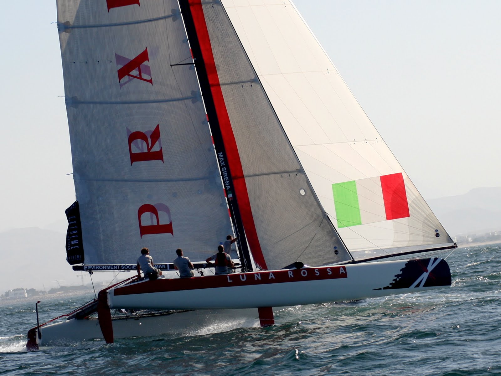 Extreme Sailing Series: Luna Rossa vola a Singapore, vittoria sempre più vicina