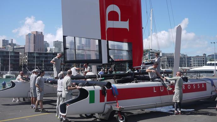 Luna Rossa è sbarcata ad Auckland per il periodo di collaborazione con Team New Zealand