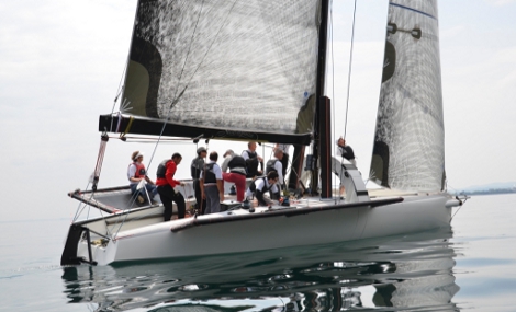 Il Circolo Vela Gargnano saluta il varo del nuovo Open “Stravaganza”