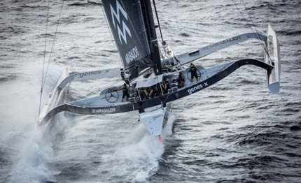 Trofeo Jules Verne: i due trimarani sono appaiati