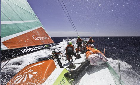 Volvo Ocean Race: a rotta di colla verso Cape Town