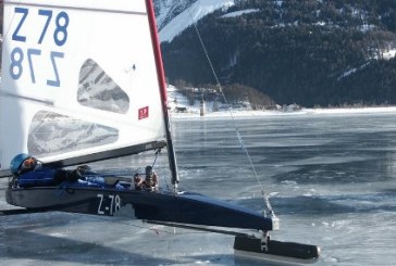Passo Resia: in barca a vela sul ghiaccio: è l’ice flying, l’ultima frontiera degli sport invernali