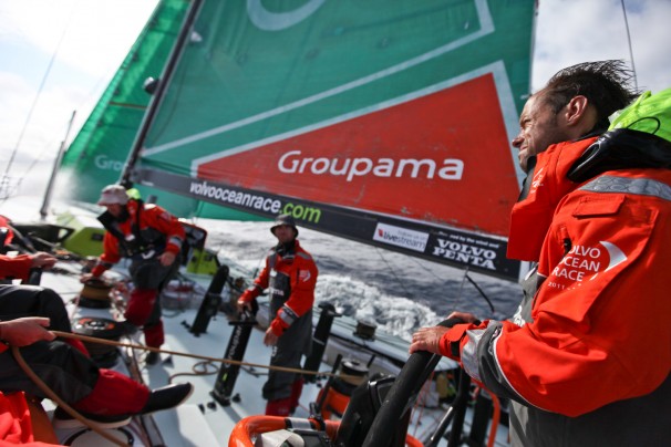 Volvo Ocean Race: Groupama guida una flotta compatta