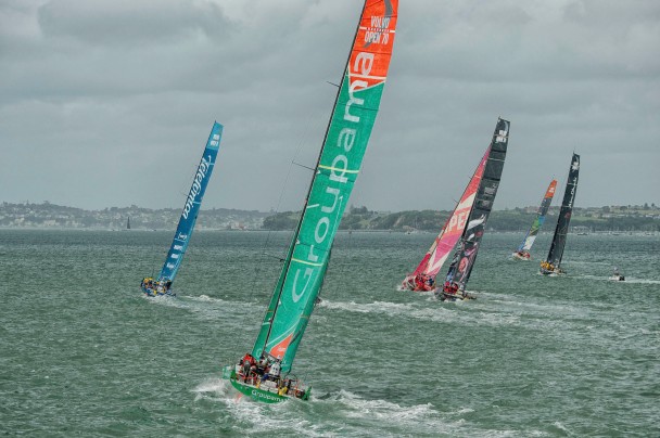 Volvo Ocean Race: partenza della leg 6 sotto un fronte tropicale