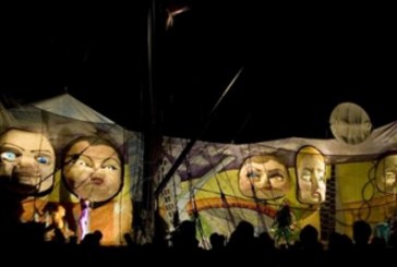 Il teatro in barca di Caravan Stage