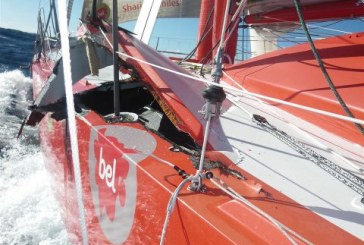 Vendée Globe: guida Gabart, Groupe Bel si ritira dopo la collisione con il peschereccio