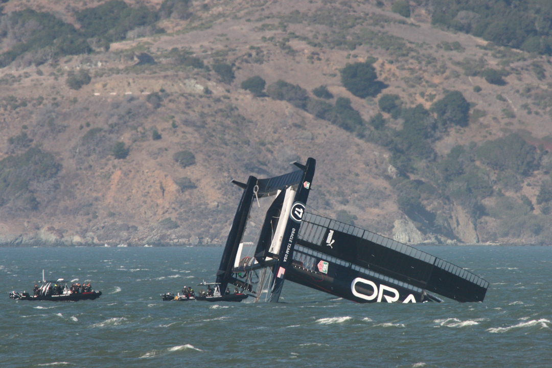 Coppa America: Oracle scuffia con il 72, ala distrutta – guarda il VIDEO