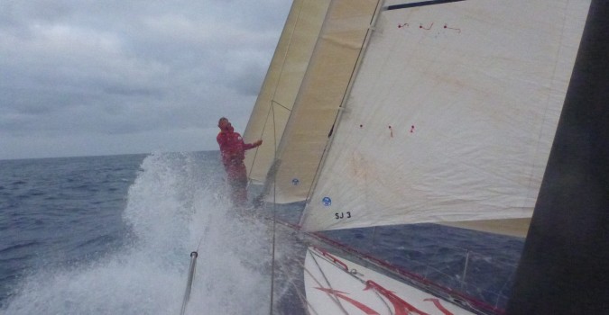 Maserati col vento in poppa nel Pacifico