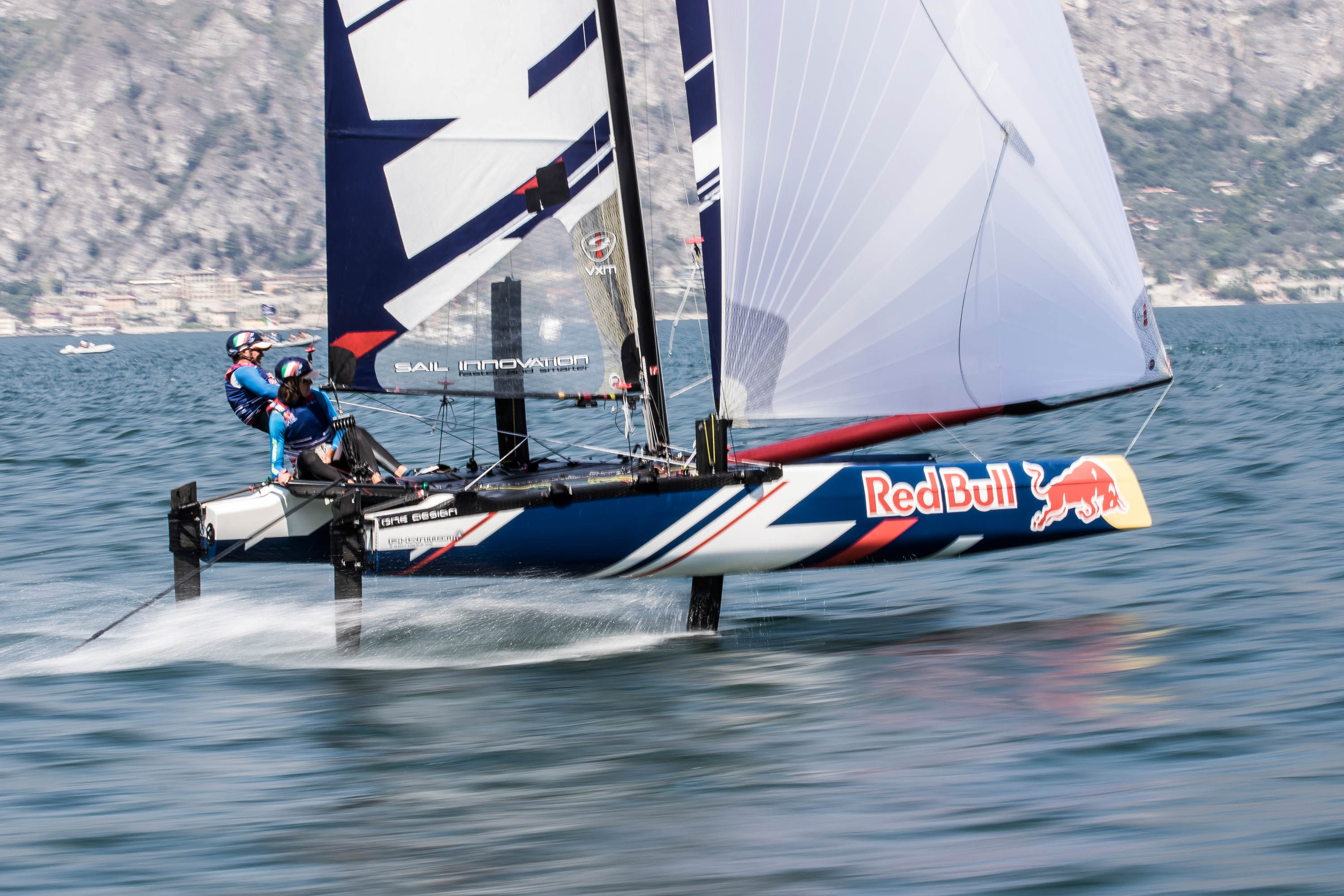 Red Bull Foiling Generation: a Malcesine vincono Pilati-Rubagotti
