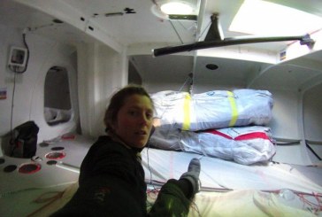 Vendée Globe: Samantha Davies disalbera, Burton si ritira