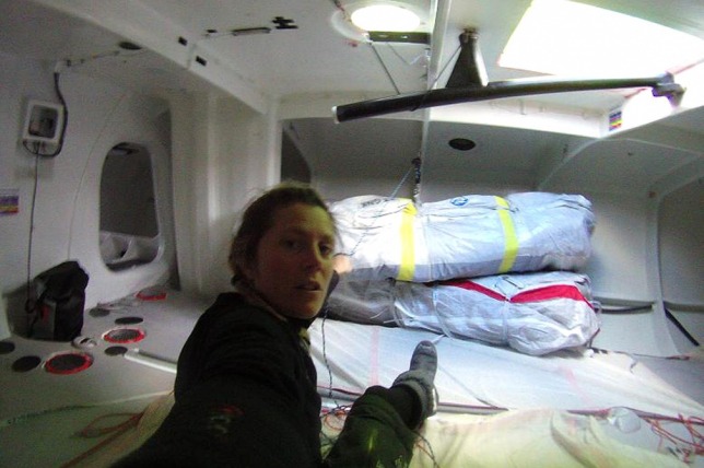 Vendée Globe: Samantha Davies disalbera, Burton si ritira