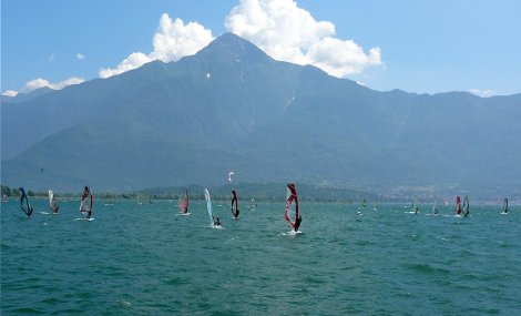Coppa Italia Formula Windsurfing: Roberto Bartolini domina la quinta tappa 2011 a Gera Lario (CO)