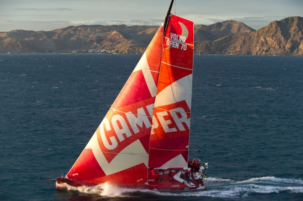 Il peggio è passato: la flotta della Volvo Ocean Race in un tranquillo Atlantico