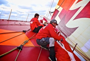 Volvo Ocean Race: Groupama rallenta, Camper Emirates Team New Zealand vola nella bassa pressione