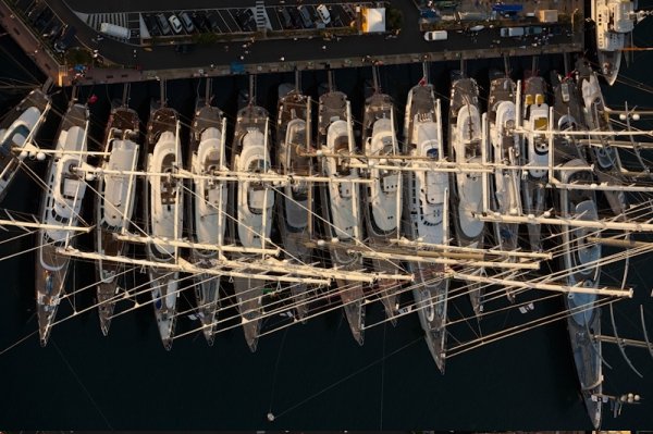 Perini Navi Cup: i velieri Perini a vele spiegate nel mare della Sardegna